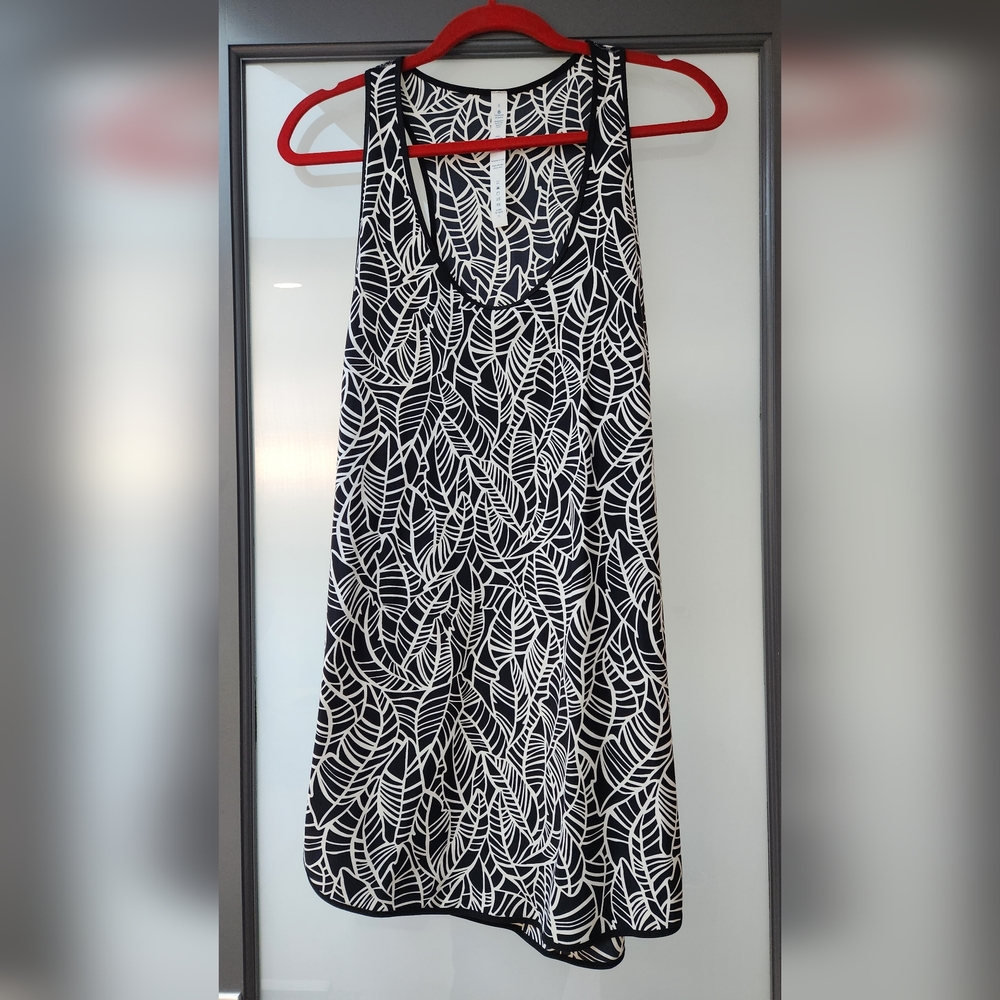 Lululemon Sleeveless Black and White Dress Size 6